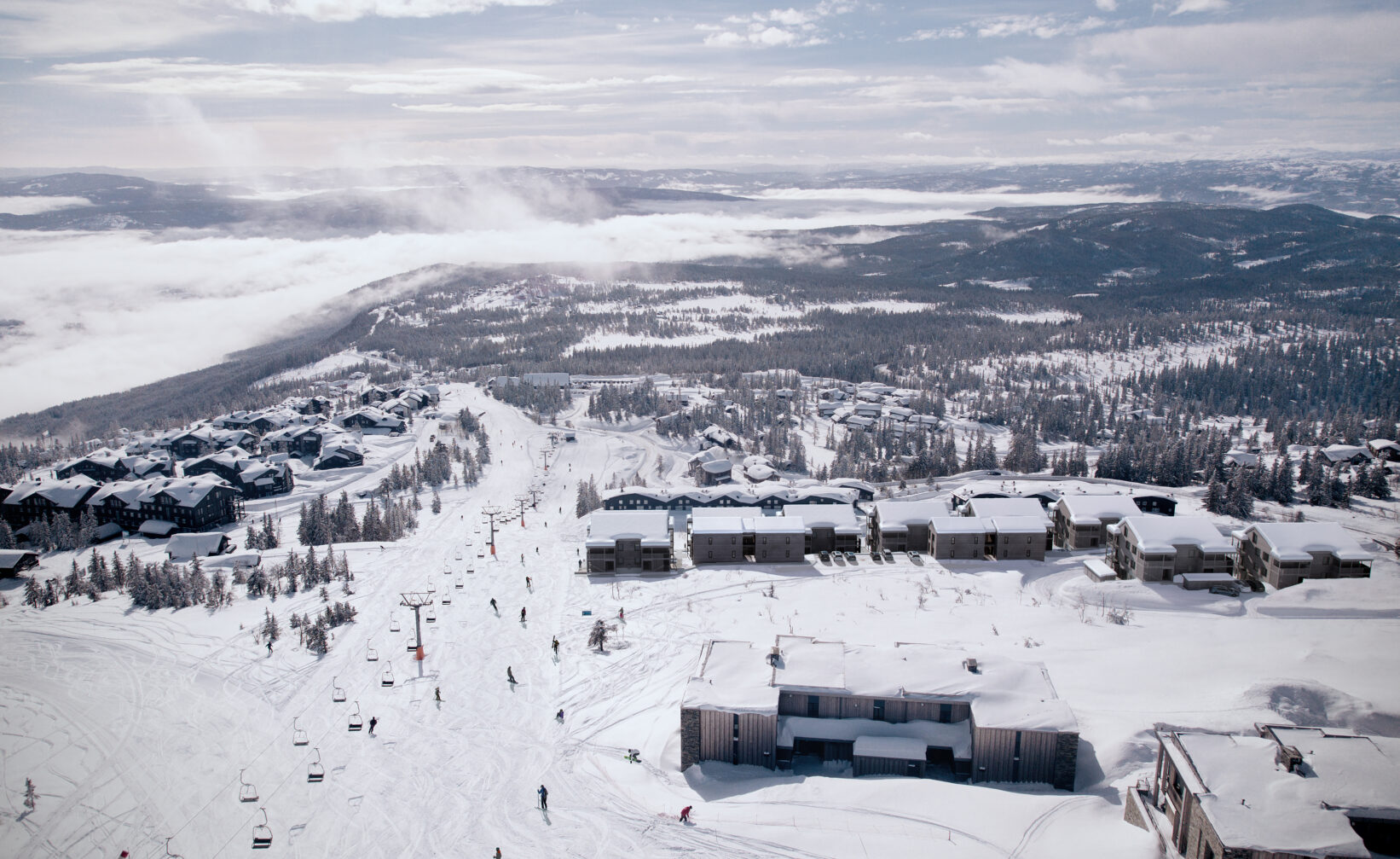 en luftfoto av et skianlegg.